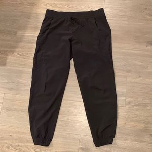 Lucy black jogger size L